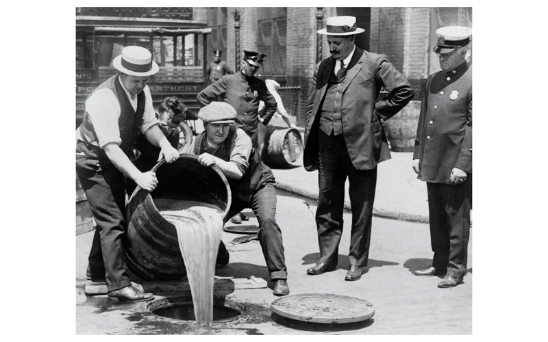 prohibition 1930s-CREDIT-alamy-ge02hr